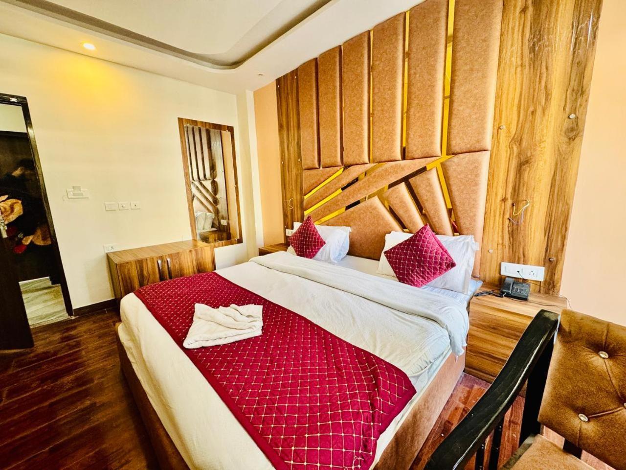 Royal Majestic View Point Lodge Manali  Exterior photo